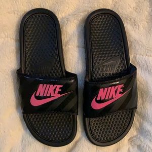 Nike women’s flip flops
